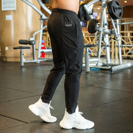 Maximize Your Fitness Fun: Quick-Drying Breathable Sportswear at RokstarModern. Elevate your workout game with this sleek and comfy gear, tailored for the modern man who values both style and performance. Crush your goals in style and comfort